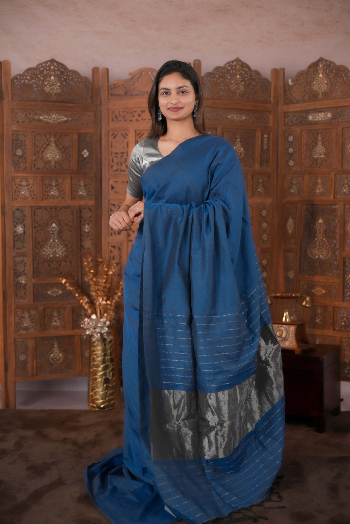 Peacock Blue  Colour Soft Cotton Saree featuring a plain body, complemented by a striped pallu with tissue detailing, paired with a matching blouse piece.