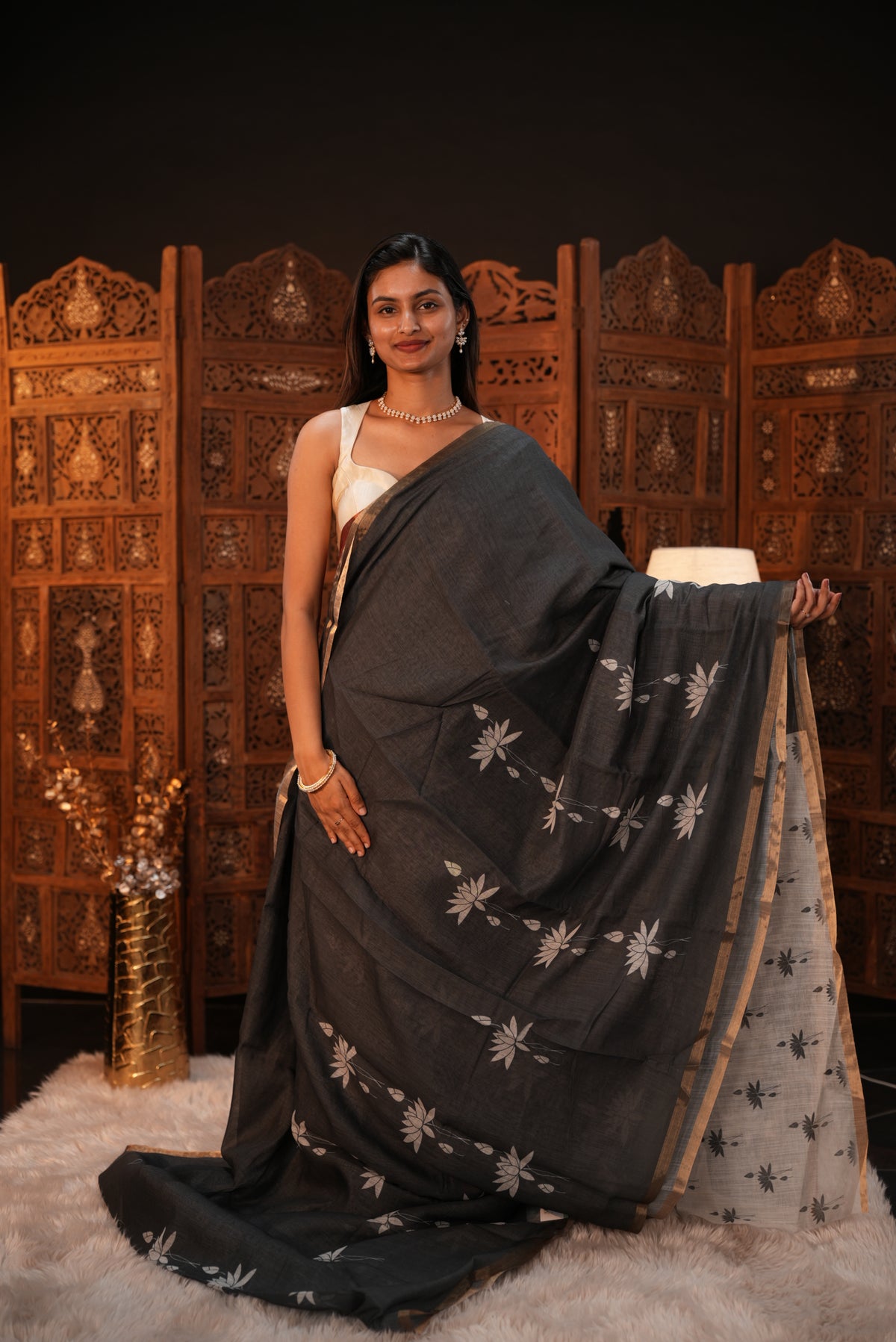 Dark Green colour Semi Linen saree featuring plain & lotus print, Bavanchi border & same print on Pallu, comes with contrast colour blouse piece.