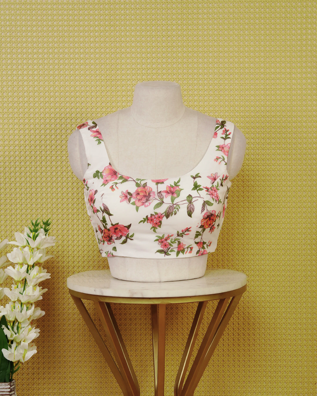 White Floral Print Sleeveless Blouse Featuring A Classic Scoop Neck, Elegant Floral Print, And A Comfortable Tailored Fit.