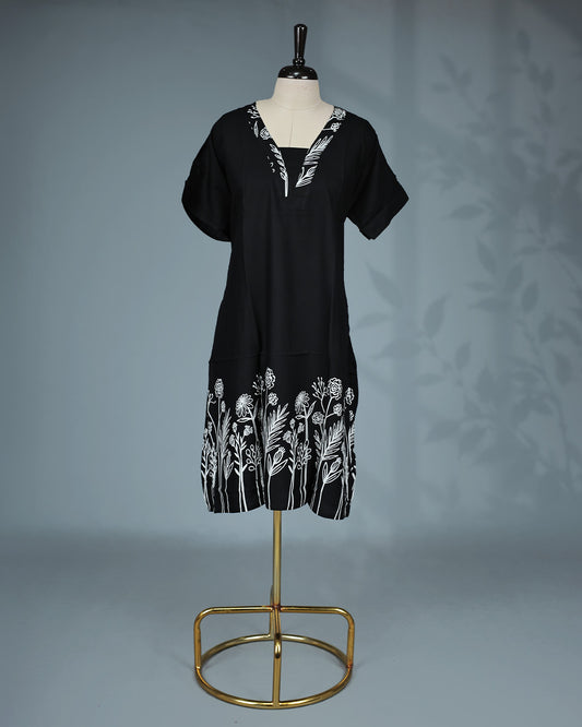 Black colour nighty featuring white floral prints on the V-neckline and hem, short sleeves and a mid-length fit.