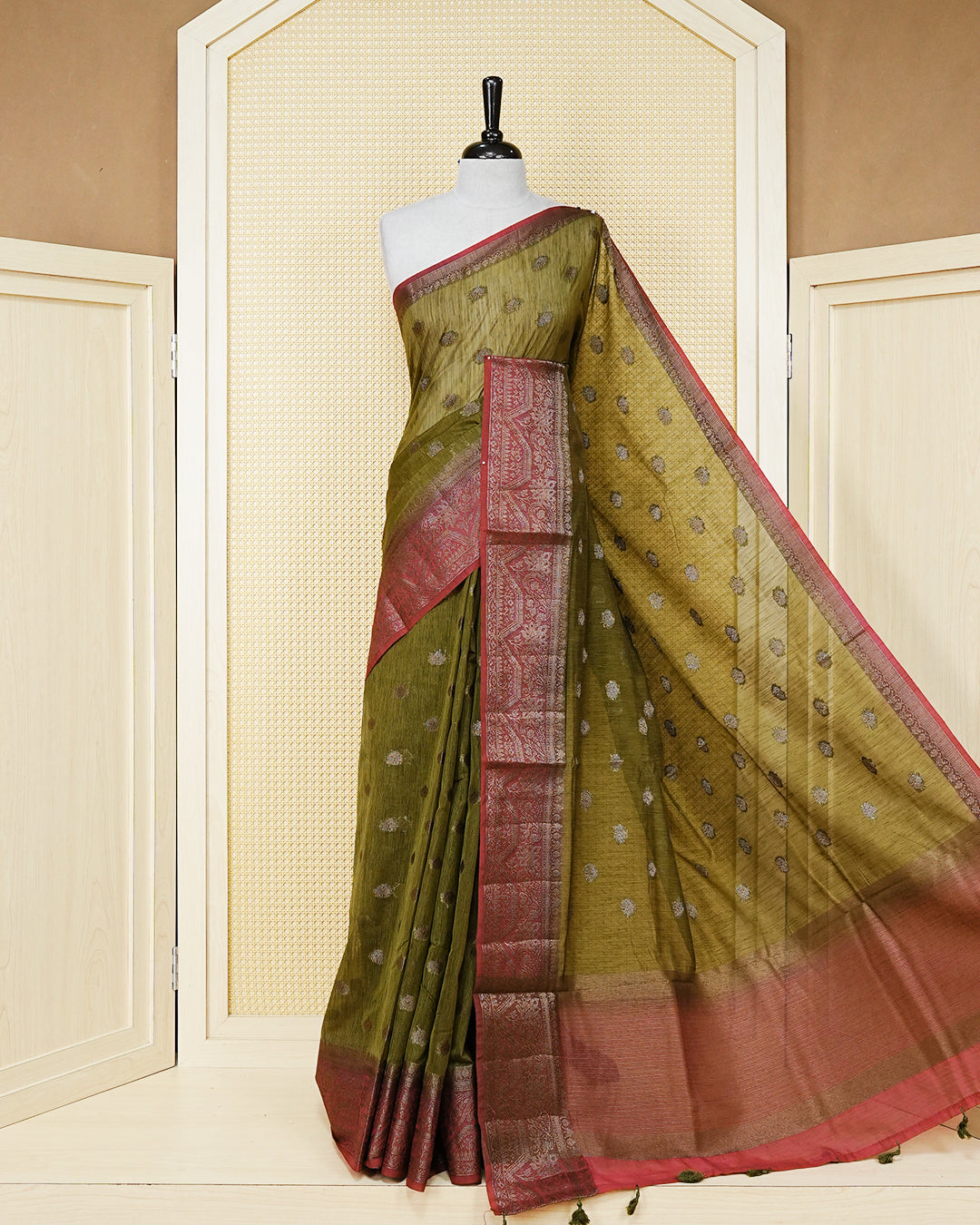 Olive green colour semi linen saree thread motifs on body, contrast pink colour gold zari border, rich pallu comes with matching blouse piece