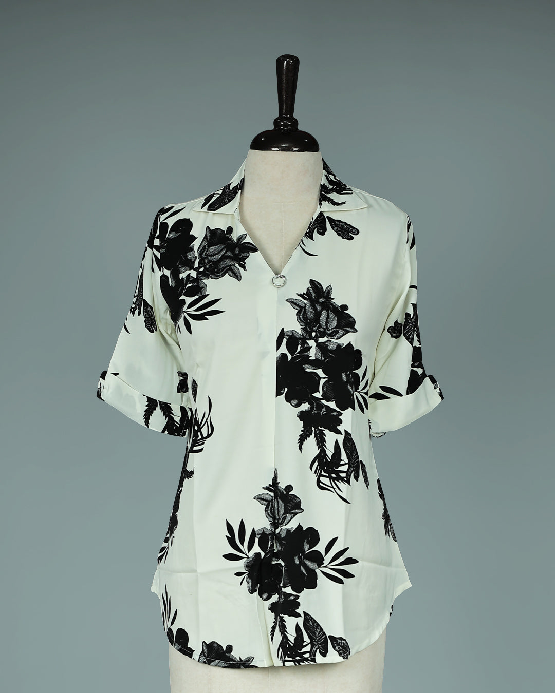 Off White colour Top with Kodi Print work on body, collar design, With sleeve.