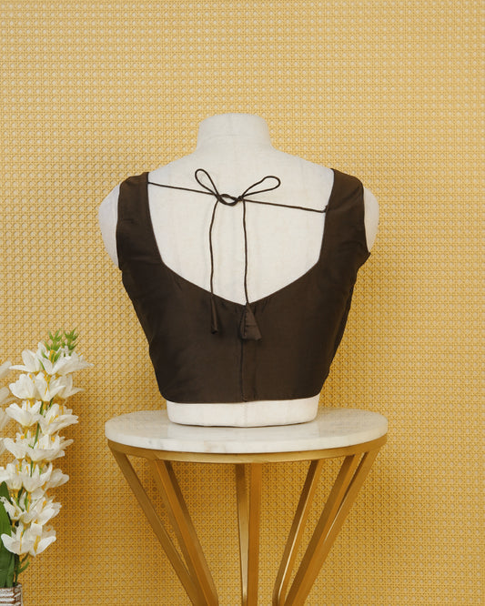 Brown colour Sleeveless Blouse Featuring A Stylish Sweetheart Neck, Smooth Finish, And A Comfortable Tailored Fit.