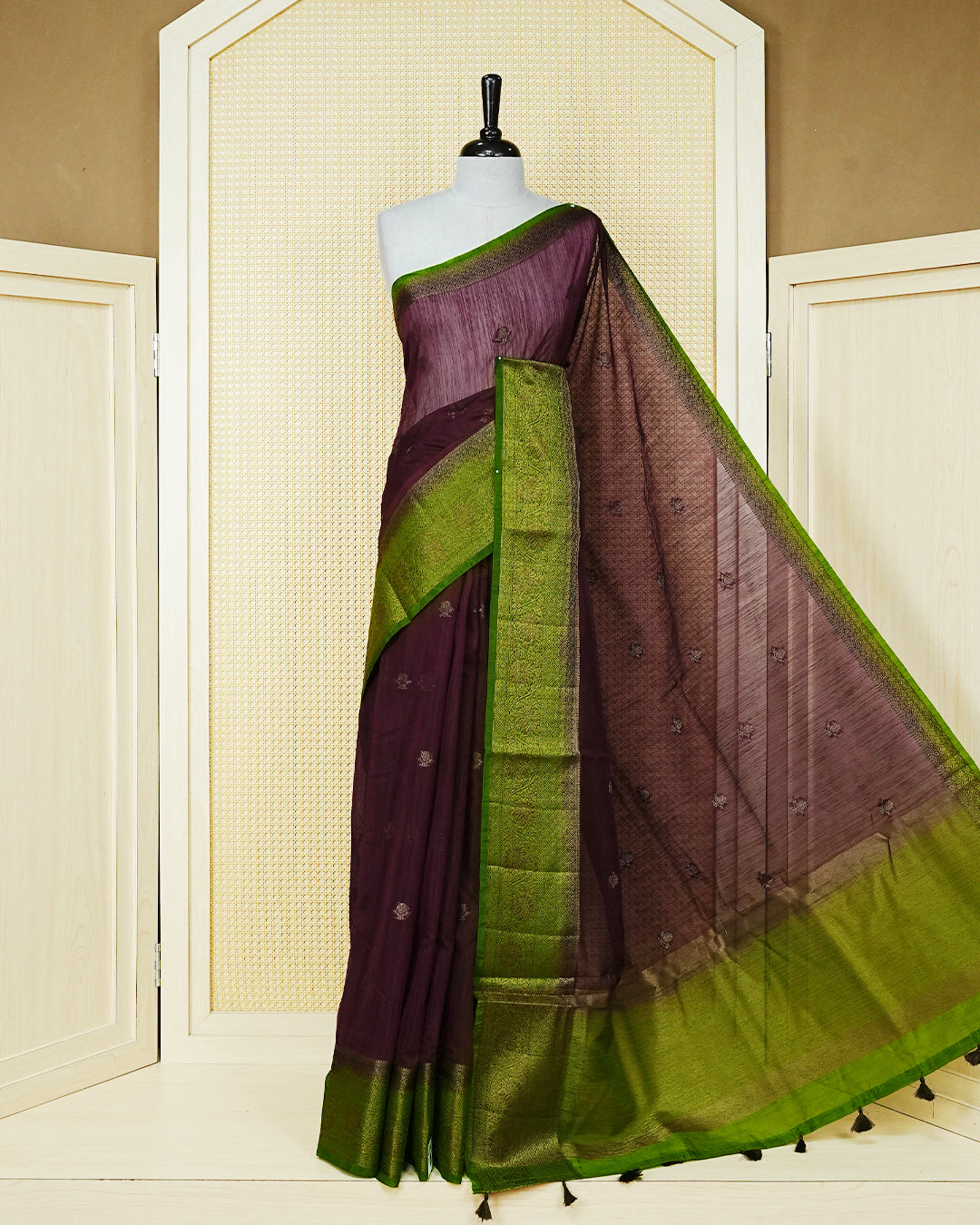 Wine colour semi linen saree thread motifs on body, contrast mehndi green colour gold zari border, rich pallu comes with matching blouse piece
