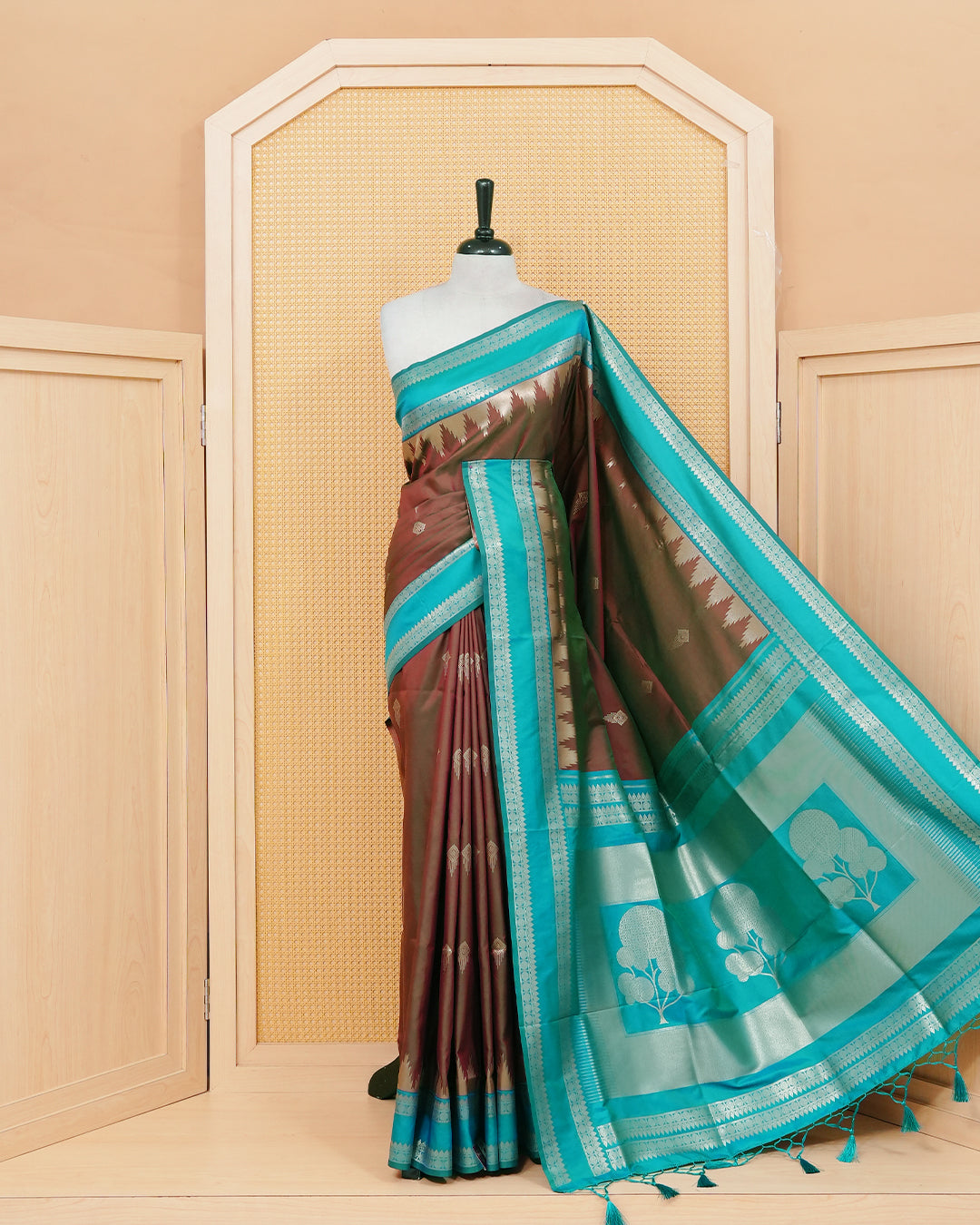 Red & green double shade colour soft silk saree