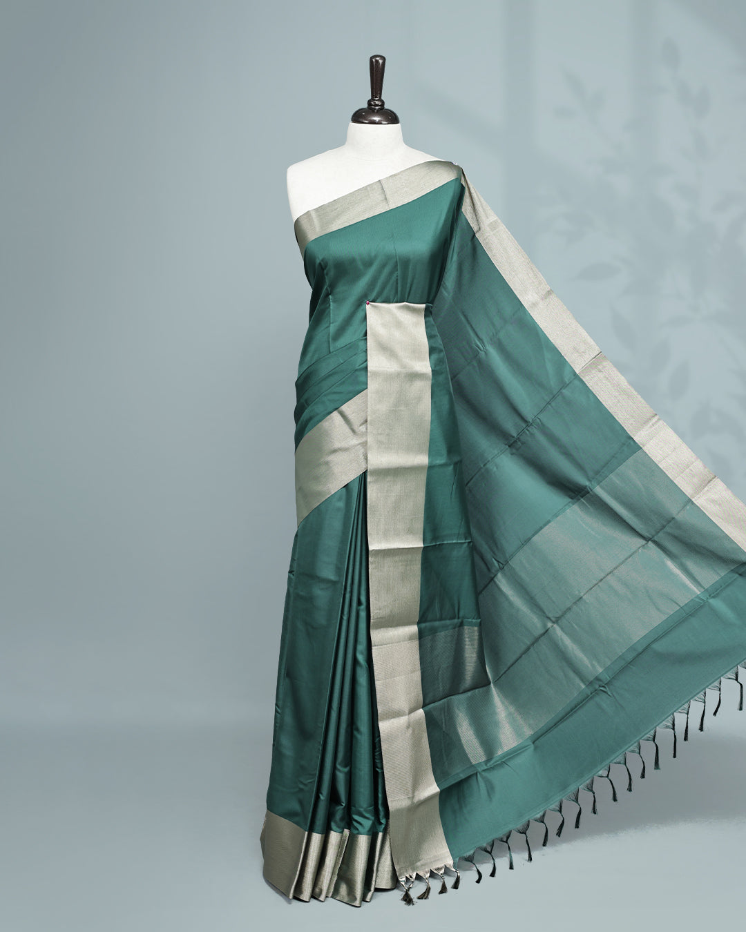 Green colour saree featuring a plain body, complemented by a Bavanchi border and contrast pallu, paired with a matching blouse piece.