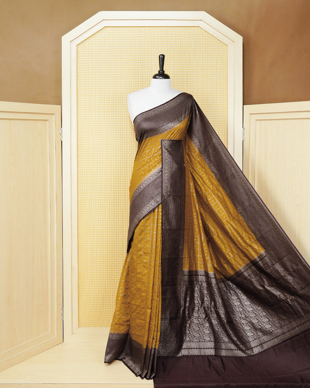 Mustard yellow Colour Semi georgette Saree having zari check with buttas pattern on body, contrast dark chocolate colour floral designed border, Rich Pallu comes with Matching Blouse piece.