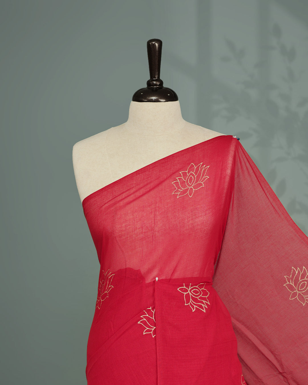 Magenta colour pure mul cotton saree featuring Minimal Lotus Print on body, Clean Borderless design, elegant tassels.