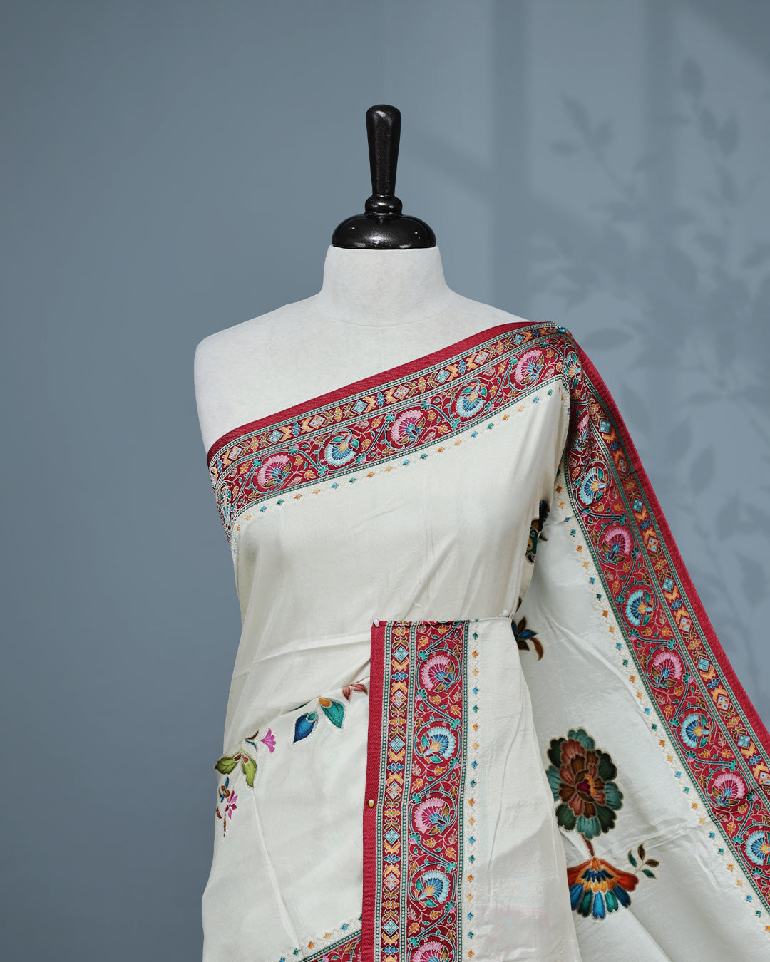 Cream Colour Pashmina Saree featuring a Patterned body, complemented by Contrast Magenta colour with Floral pattern & gold zari on border and Pallu, comes with matching blouse piece.
