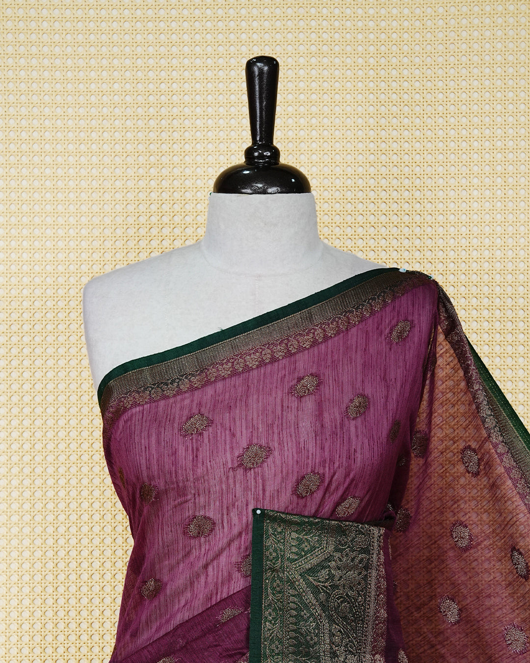 Onion pink colour semi linen saree thread motifs on body, contrast dark forest green colour gold zari border, rich pallu comes with matching blouse piece