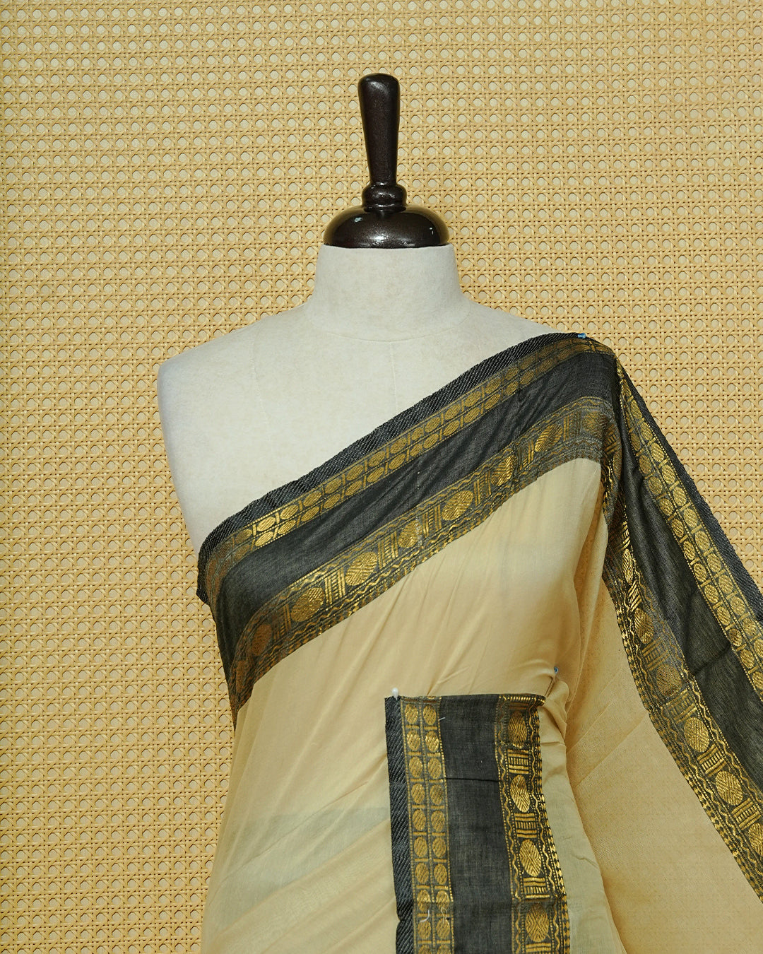 Beige Colour  Mul Cotton Saree featuring an elegant plain body, complemented by a black contrast zari border and matching black tassels