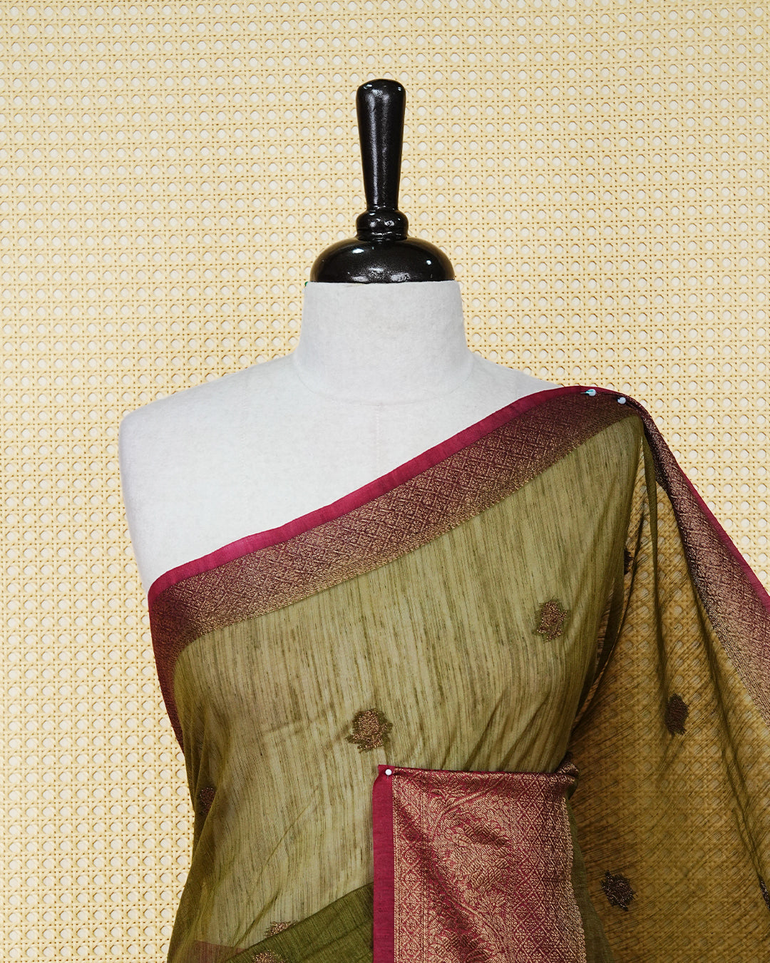 Olive green colour semi linen saree thread motifs on body, contrast pink colour gold zari border, rich pallu comes with matching blouse piece