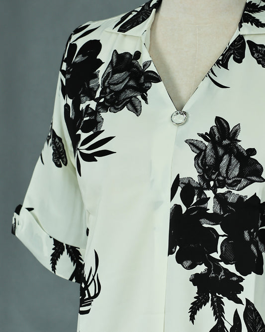 Off White colour Top with Kodi Print work on body, collar design, With sleeve.
