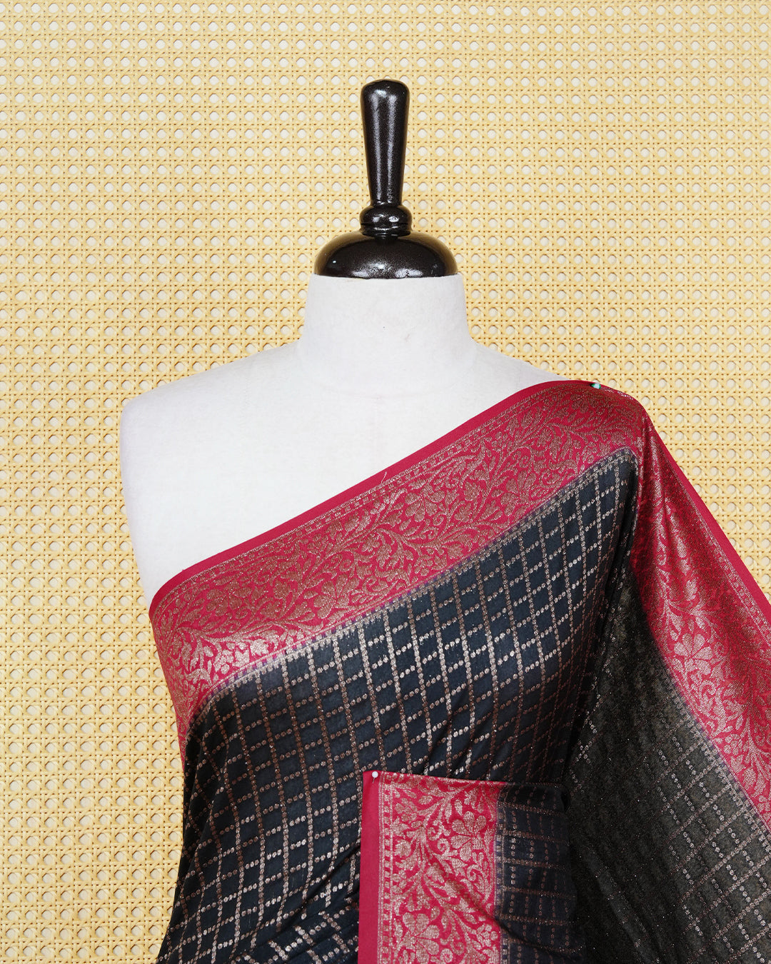 Black Colour Semi georgette Saree having zari dotted check pattern on body, contrast Red colour floral kodi designed Border, Rich Pallu comes with Matching Blouse piece.