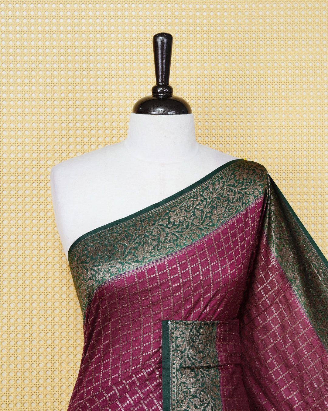 Royal purple Colour Semi georgette Saree having zari dotted check pattern on body, contrast dark forest green colour floral kodi designed Border, Rich Pallu comes with Matching Blouse piece.