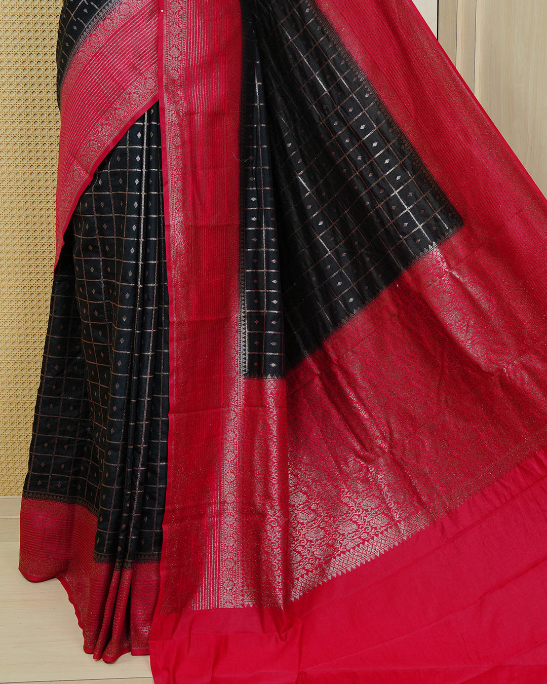 Black Colour Semi georgette Saree having zari check with buttas pattern on body, contrast red colour floral designed border, Rich Pallu comes with Matching Blouse piece.