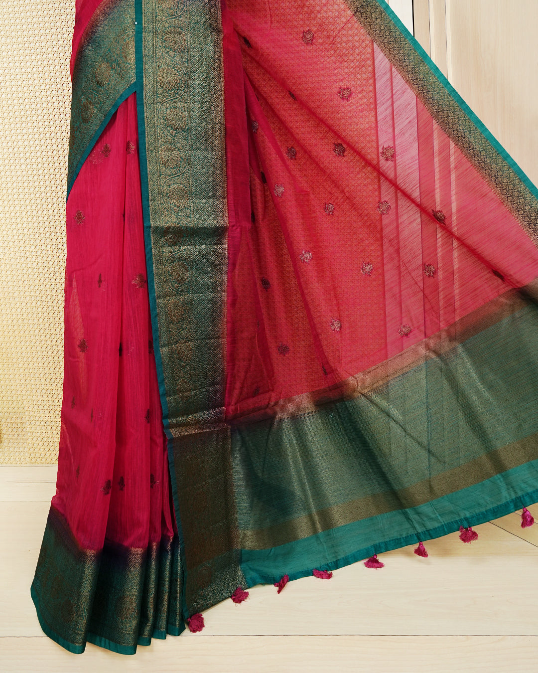 Magenta colour semi linen saree thread motifs on body, contrast teal green colour gold zari border, rich pallu comes with matching blouse piece