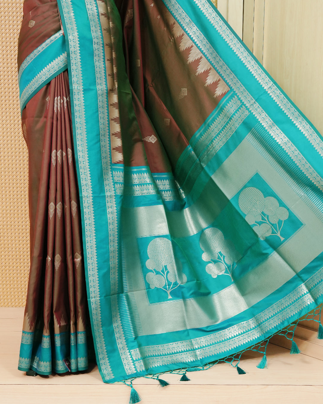 Red & green double shade colour soft silk saree