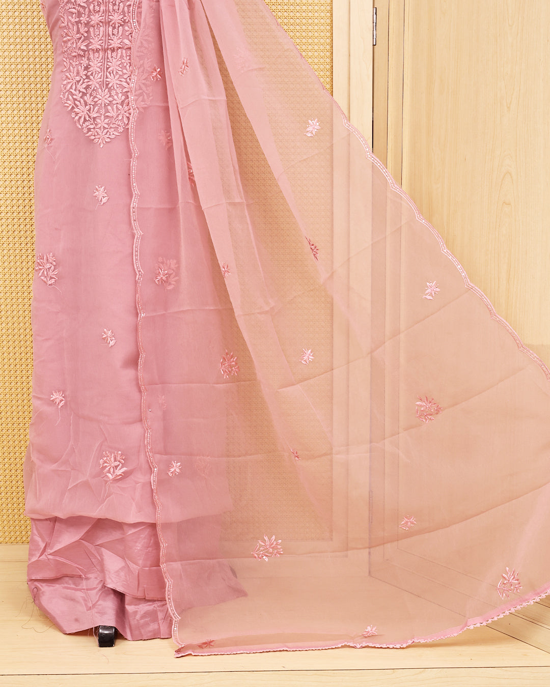 Pastel Pink colour Crush organza salwar material featuring thread work on body, paired with Matching bottom & dupatta.