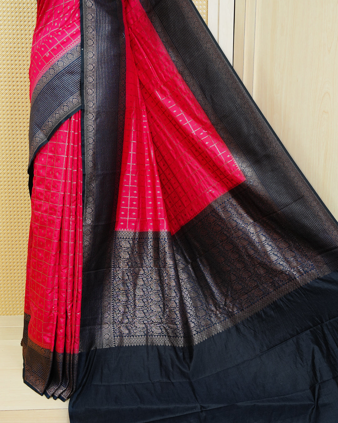 Magenta Colour Semi georgette Saree having zari check with buttas pattern on body, contrast navy blue colour floral designed border, Rich Pallu comes with Matching Blouse piece.