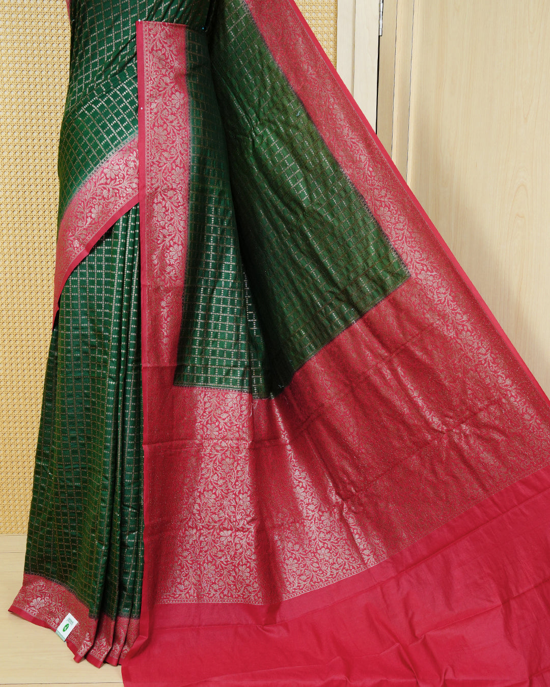 Forest green Colour Semi georgette Saree having zari dotted check pattern on body, contrast red colour floral kodi designed Border, Rich Pallu comes with Matching Blouse piece.