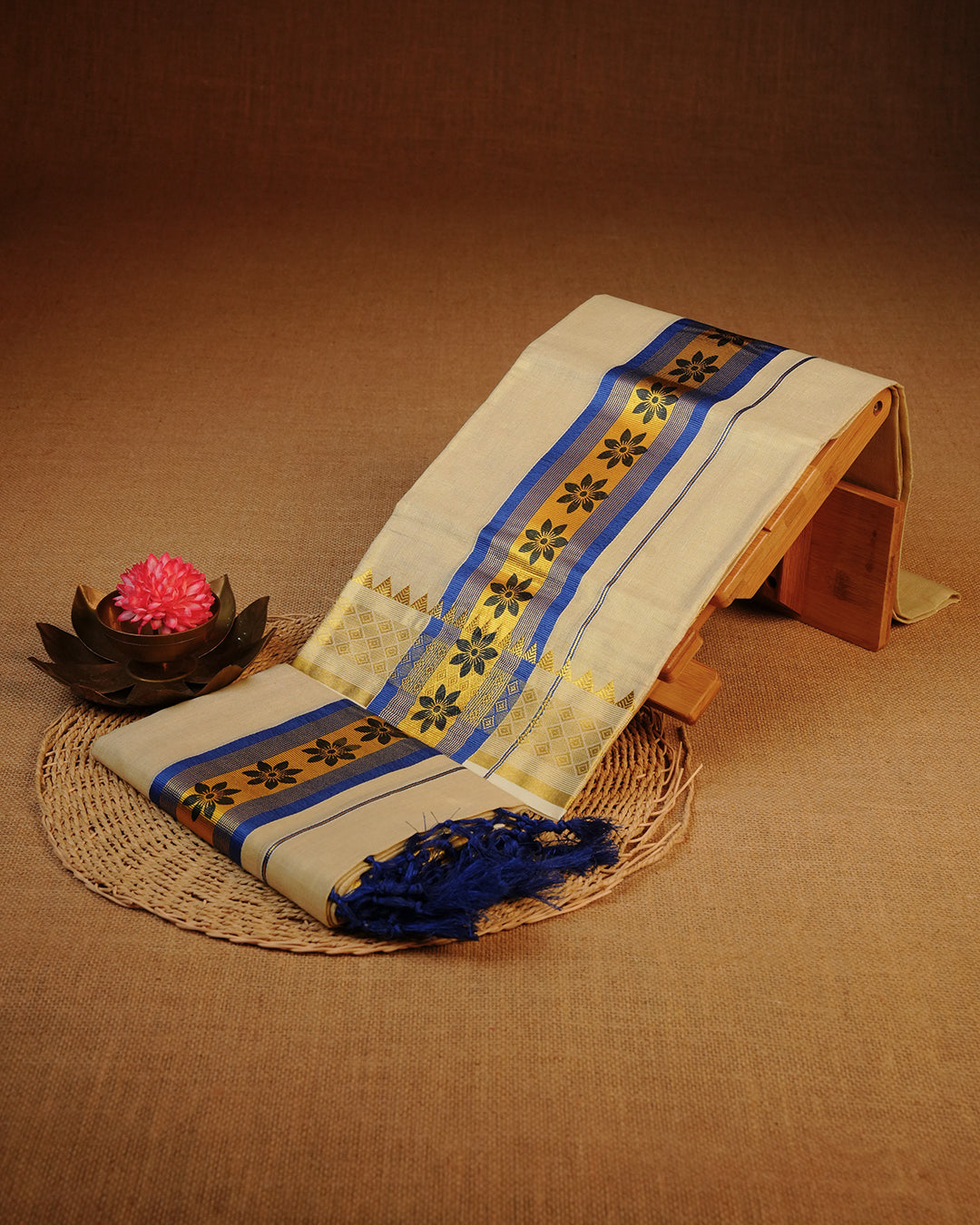 Cream colour Tissue silk set mund Featuring Elegant plain body, Complemented by Blue Floral print with zari border.