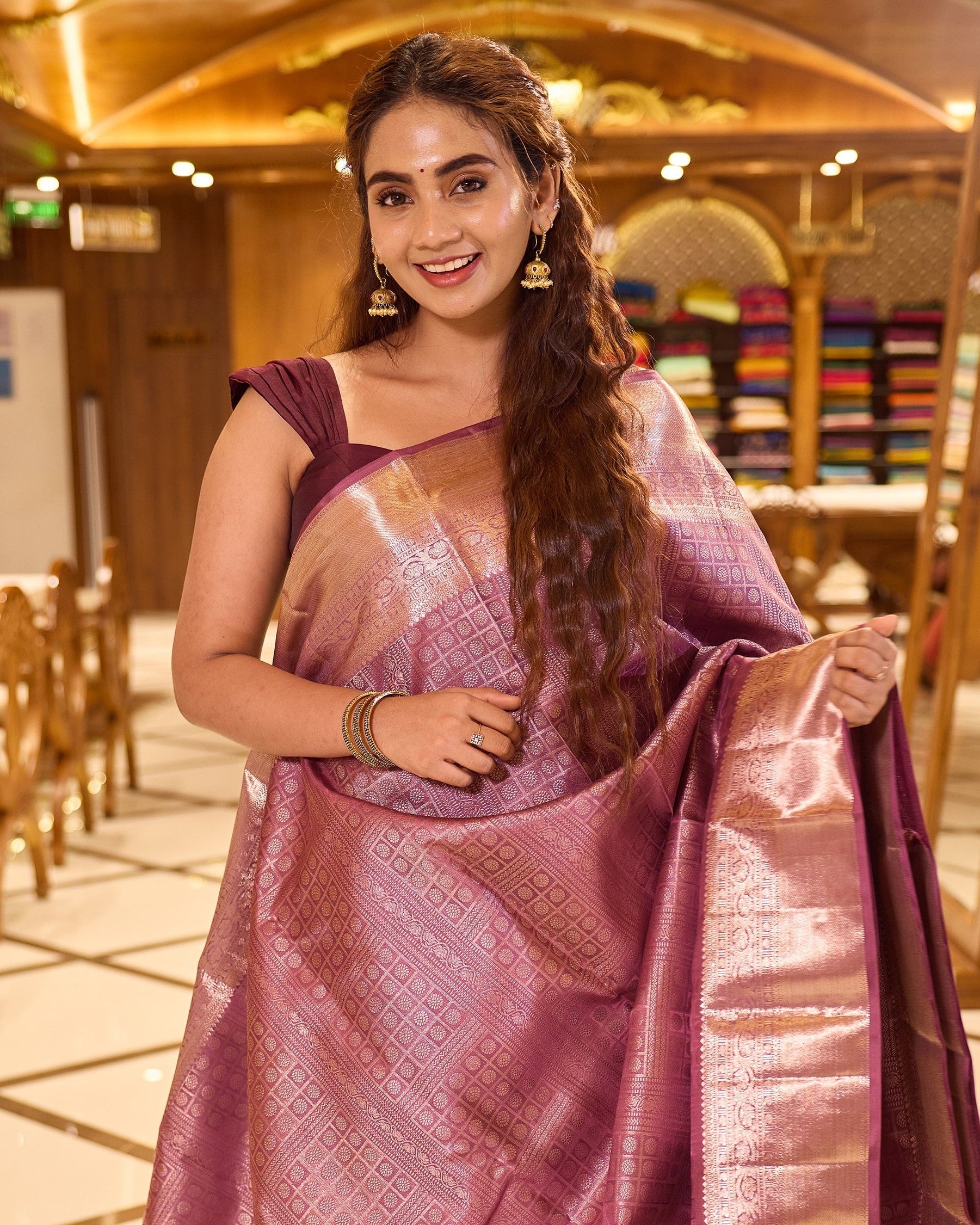 Purplish Lavender Kanchipuram Samudrika Silk Saree featuring geometric checks pattern weaving with rich antique copper jari jacquard and a traditional Kanchipuram jari border, paired with a matching designer jacquard blouse piece.