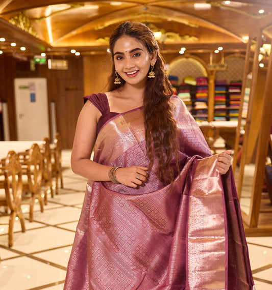 Purplish Lavender Kanchipuram Samudrika Silk Saree featuring geometric checks pattern weaving with rich antique copper jari jacquard and a traditional Kanchipuram jari border, paired with a matching designer jacquard blouse piece.