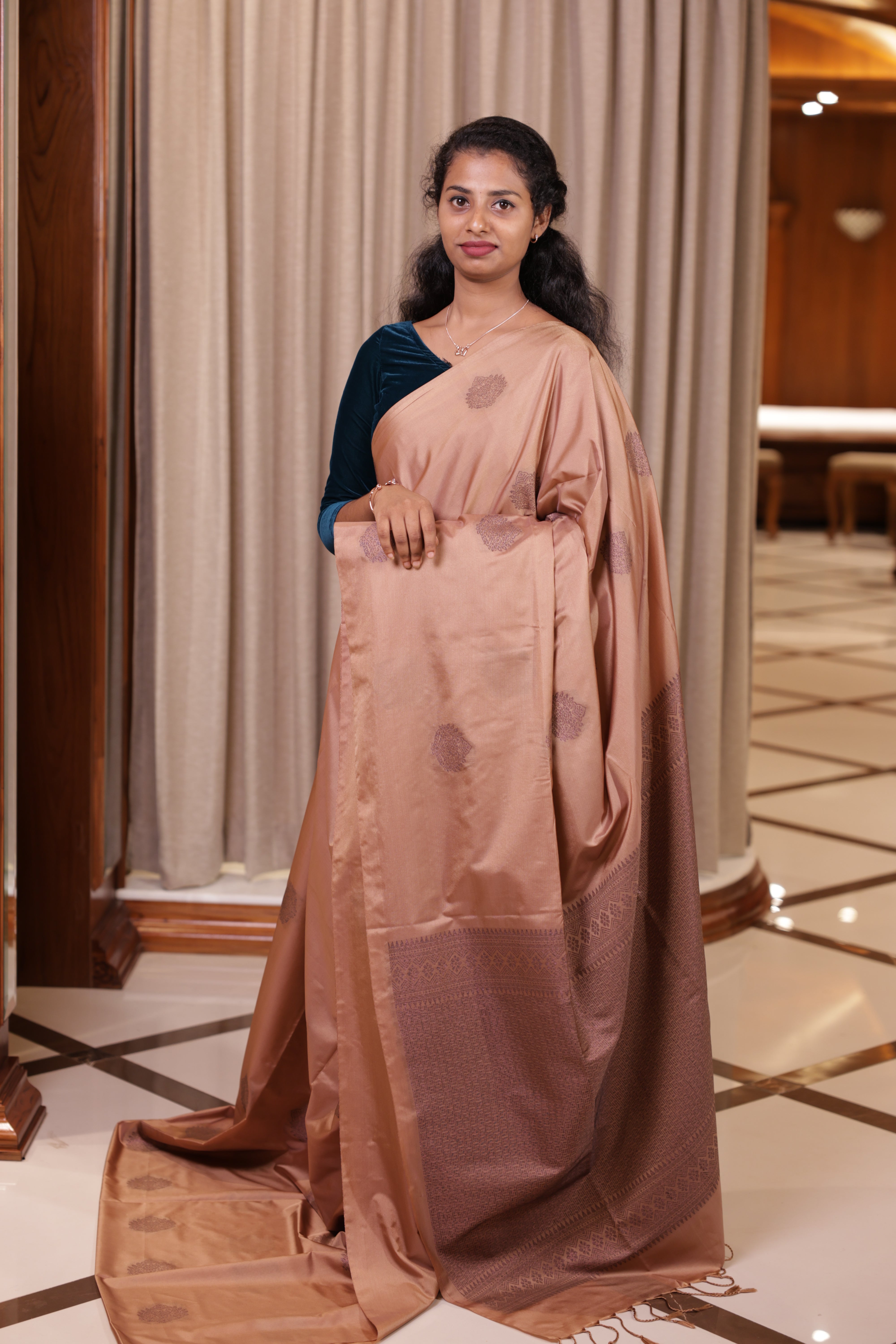 Light taupe colour Soft semi silk Palavarna Pattu saree adorned with metallic zari design in self & contrast patterns, The rich pallu enhances its charm, paired with a matching blouse piece for a graceful traditional look.