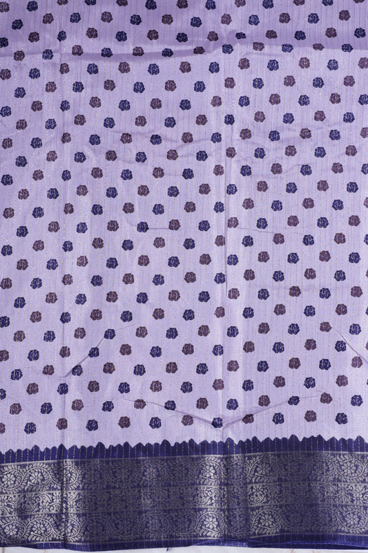 Lavender colour dolla silk saree adorned with beautiful kalamkari prints, complemented by a rich golden zari border & The pallu features intricate kalamkari detailing, paired with a matching blouse.