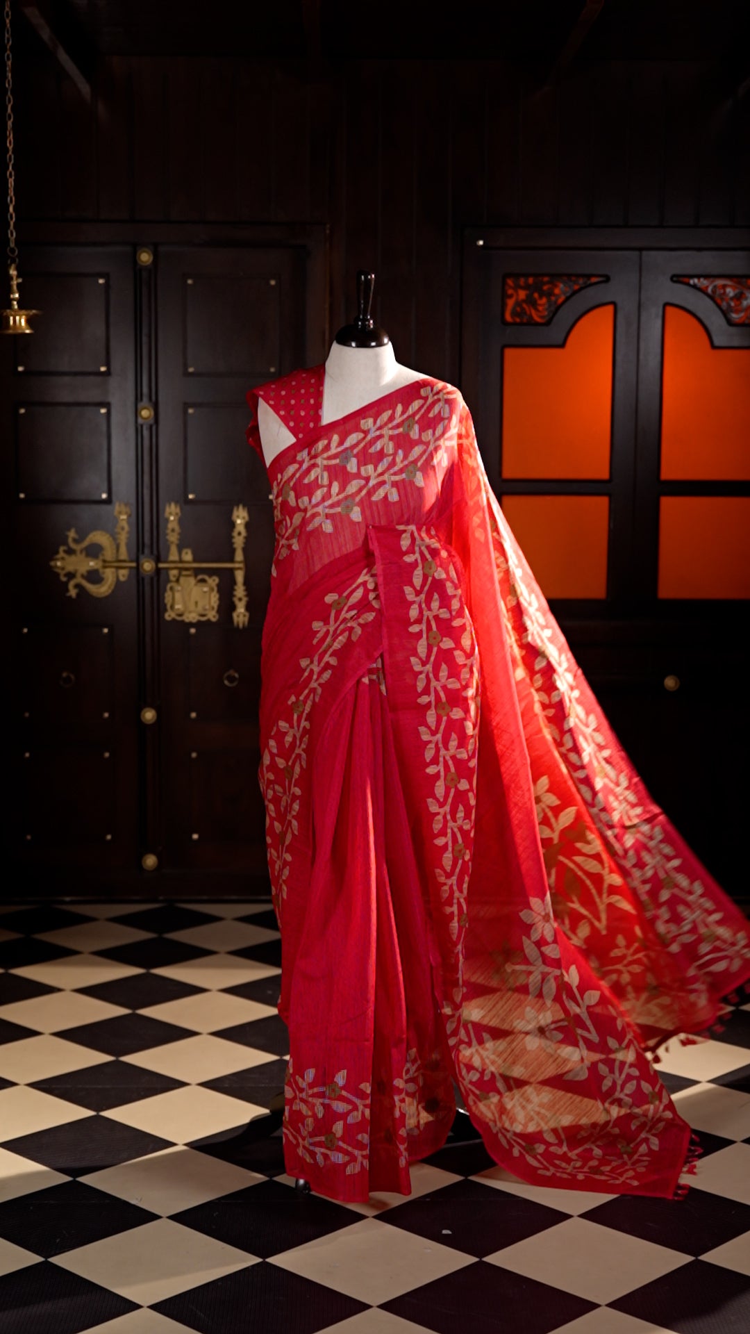 Pink colour Semi Jute Material saree with leaf print and floral design on body, finished with a floral designed matching blouse.