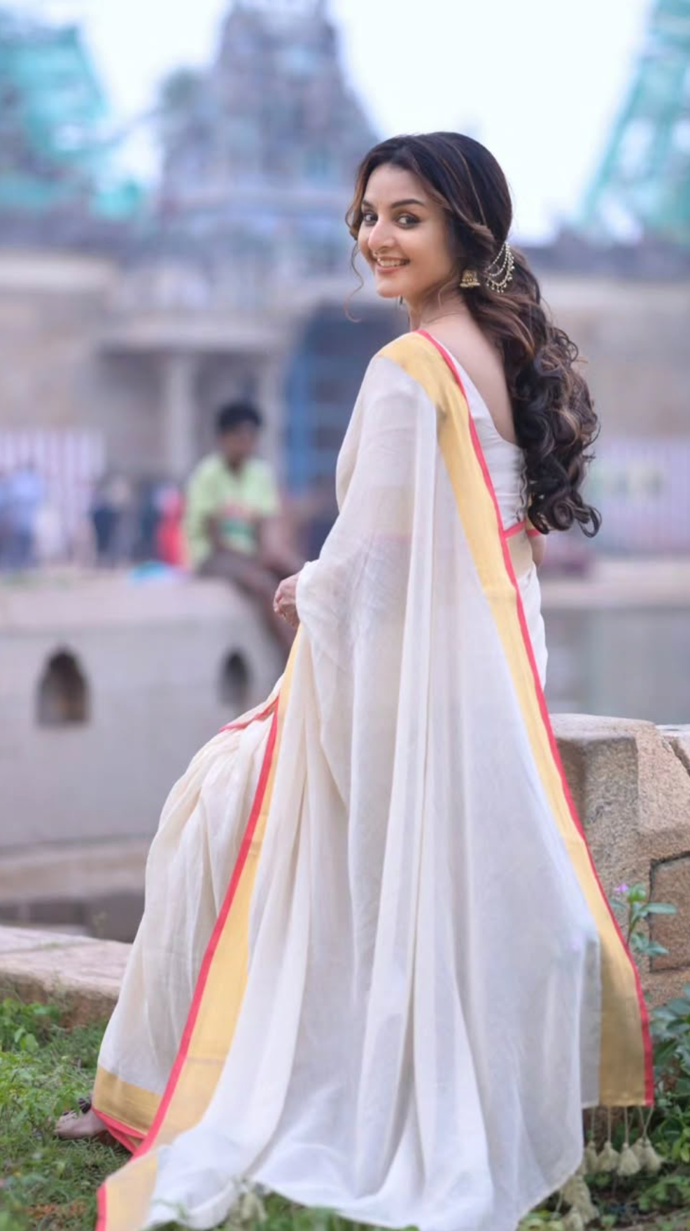 White colour Chanderi cotton saree with a plain body, featuring a Contrast border, paired with a matching blouse piece.