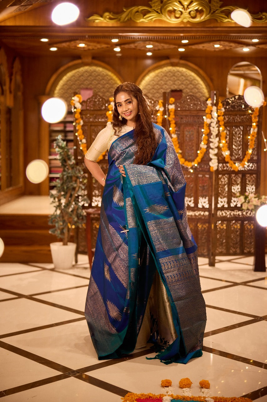 Borderless peacock blue thazampoo rekku, and geometric patterns zari woven Kanchipuram silk saree, zari pallu of manga and paiyaadi kattam designs