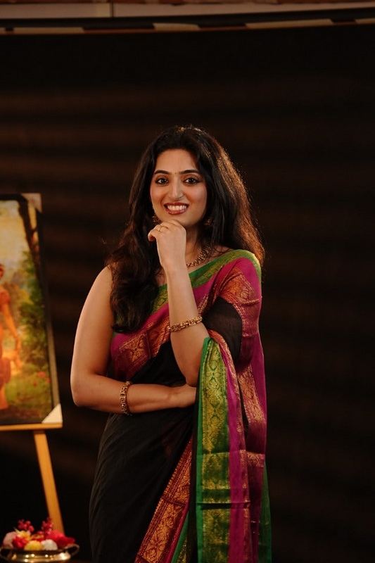 Black Colour Mul Cotton saree featuring Elegant plain body, contrast Green & Pink colour with gold zari traditional border.