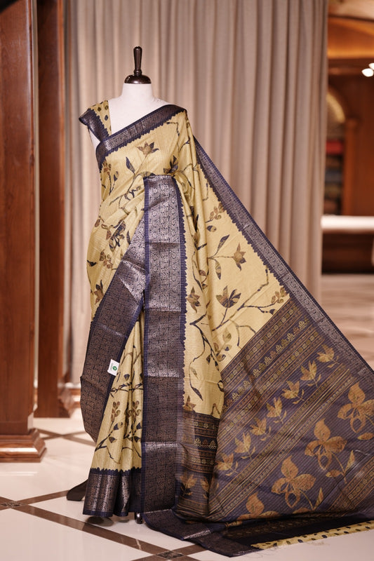 Olive green colour dolla silk saree adorned with beautiful kalamkari prints, complemented by a rich golden zari border & The pallu features intricate kalamkari detailing, paired with a matching blouse.