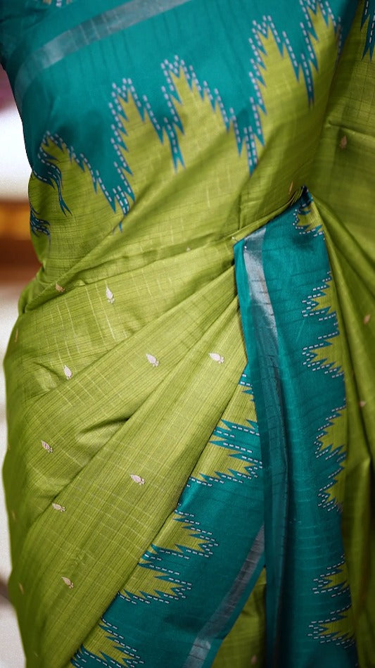 Pista green colour saree with a vibrant green pallu and border featuring sharp zigzag motifs, Subtle woven dots grace the body & Comes with a matching blouse.