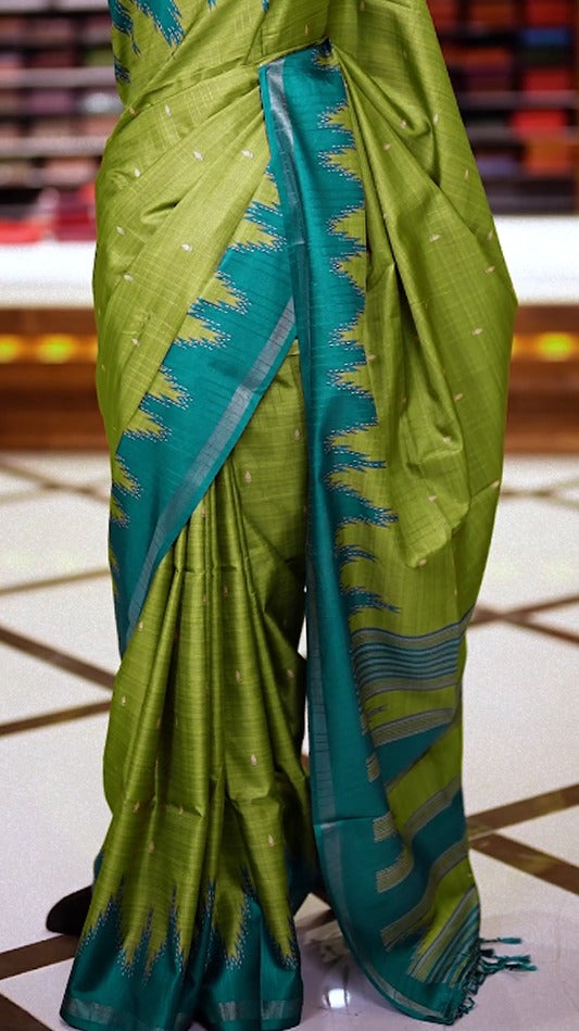 Pista green colour saree with a vibrant green pallu and border featuring sharp zigzag motifs, Subtle woven dots grace the body & Comes with a matching blouse.