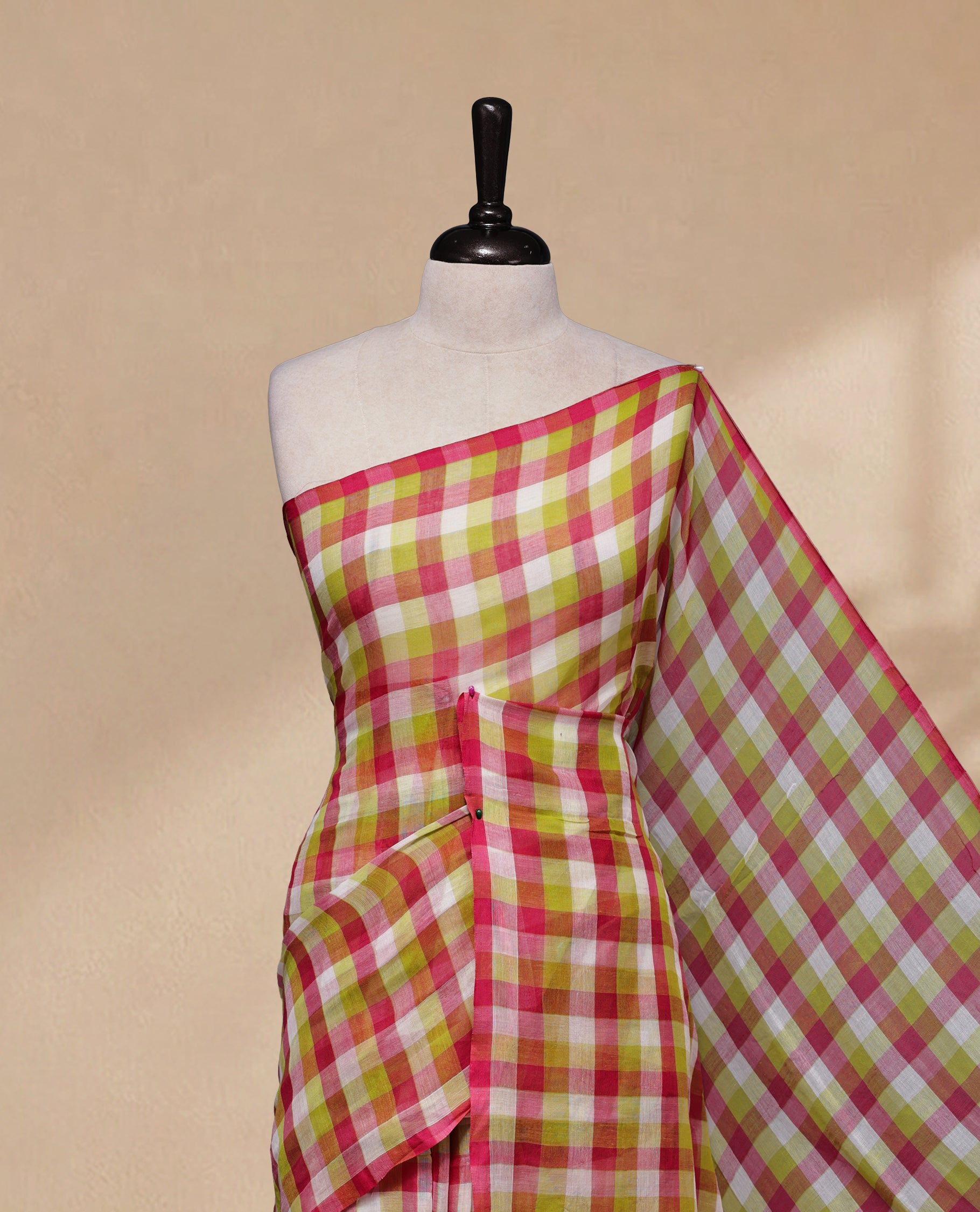 Pink & Green colour Khadi Mul cotton saree featuring Check Pattern on body,Enhanced Minimalist Borderless Finish & elegant Tassels at pallu.